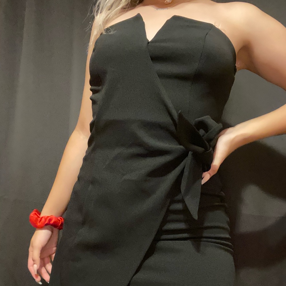 Black dress - Picture 1 of 2
